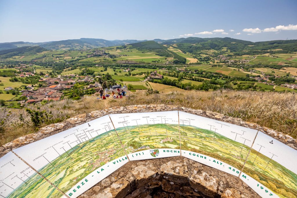 Table d'orientation, pique-nique, belle vue, La Roche Coche, Berzé-la-Ville, la Roche Coche, Mâconnais, Le Sud Bourgogne