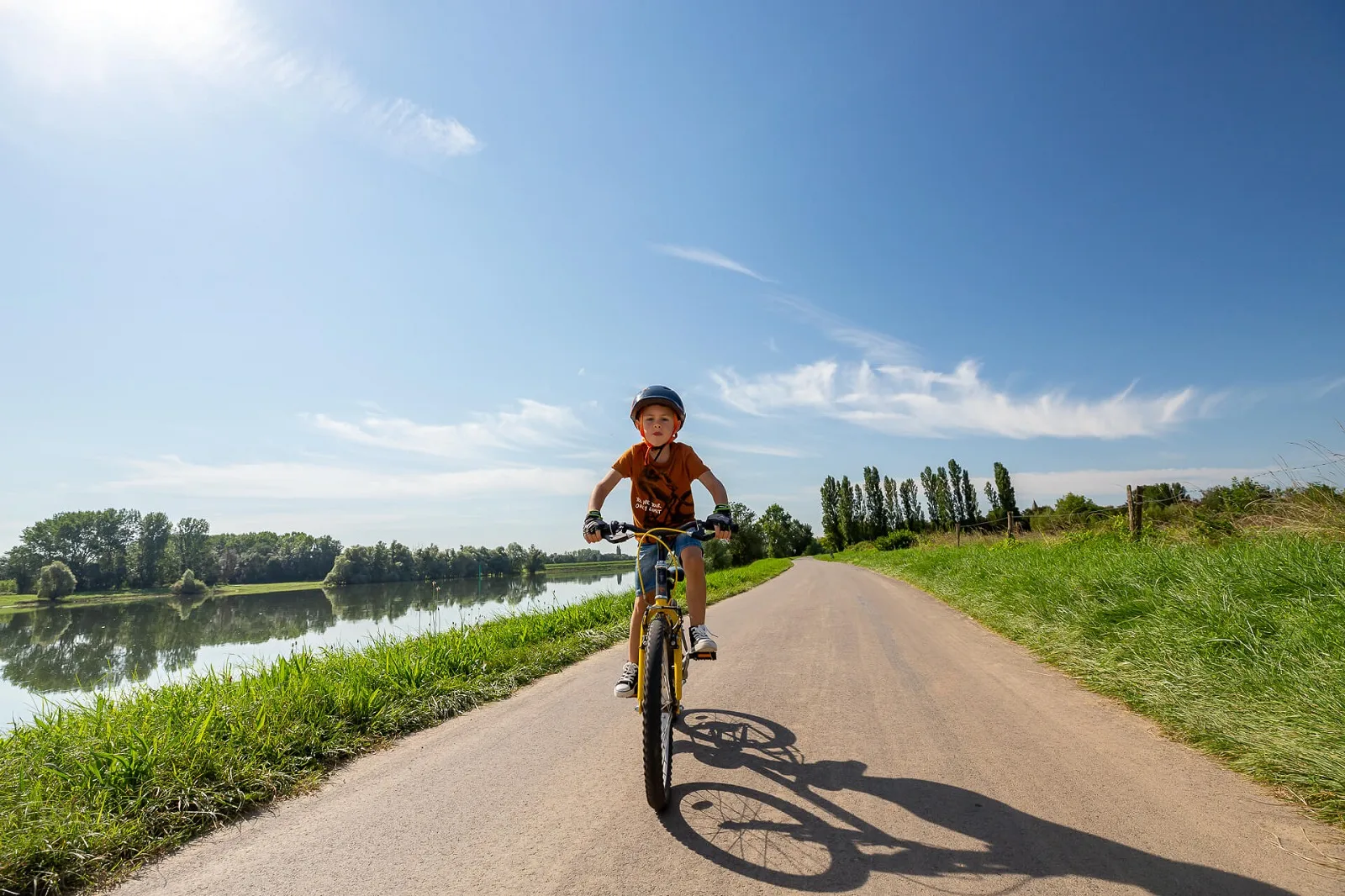 Garçon vélo, la Voie Bleue, Tournus, Le Sud Bourgogne