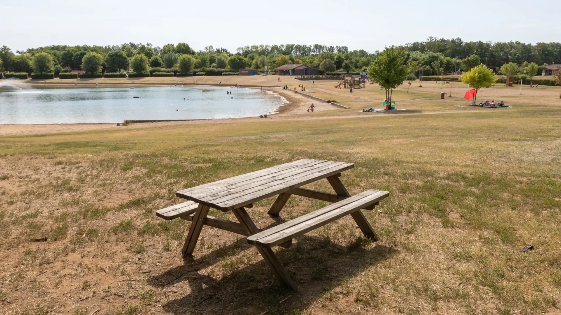 Plage, Base nautique de Cormoranche, été