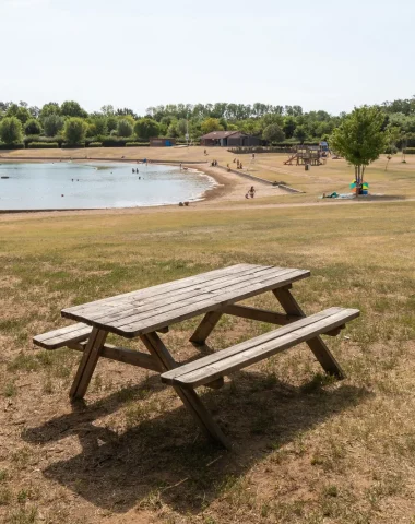 Plage, Base nautique de Cormoranche, été