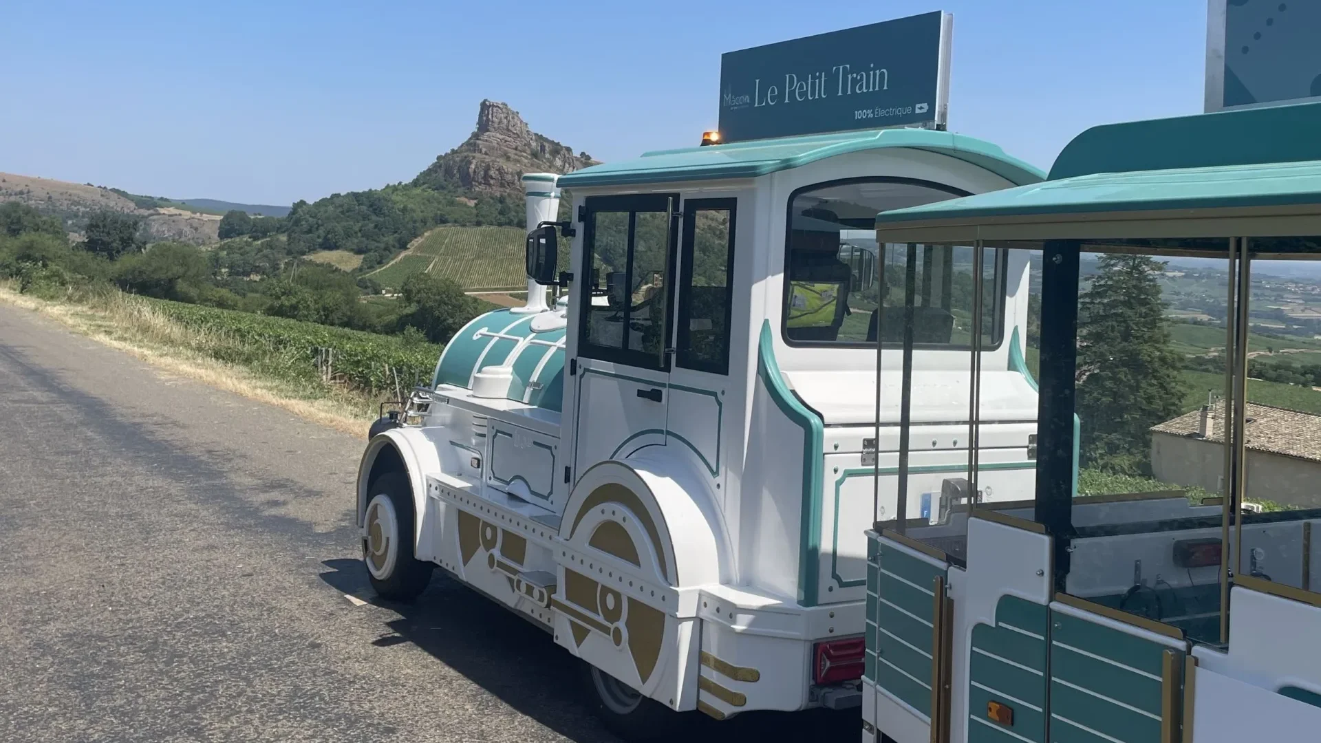 Sortie en petit train électrique vers la roche de Solutré