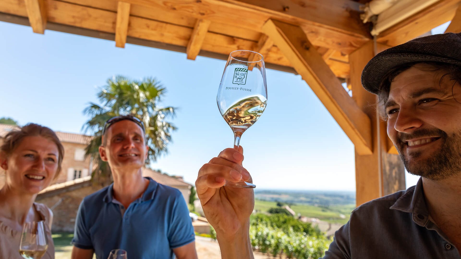 Dégustation vin blanc, Solutré-Pouilly, Mâconnais, Le Sud Bourgogne