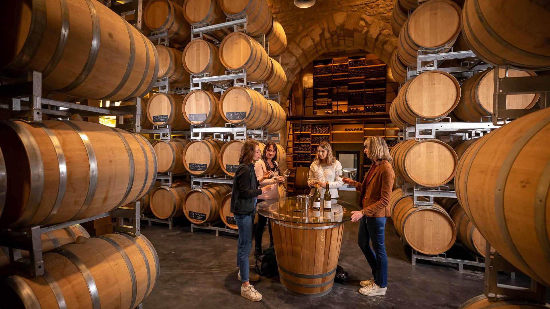 Dégustation vin, cave, Maison Auvigue, Fuissé, Mâconnais, Le Sud Bourgogne