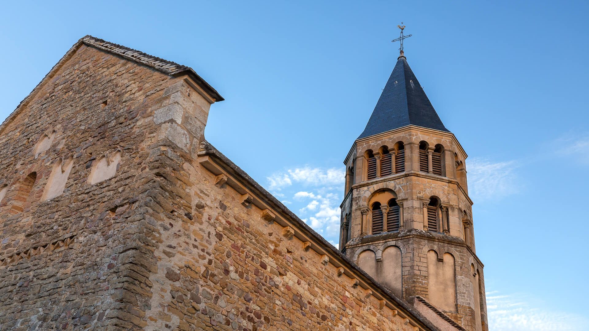Eglise Chânes, Patrimoine roman, Mâconnais, Le Sud Bourgogne