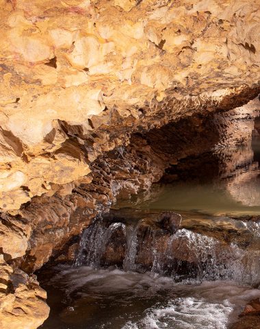 Visite, rivière souterraine, grottes d'Azé, Mâconnais, Le Sud Bourgogne