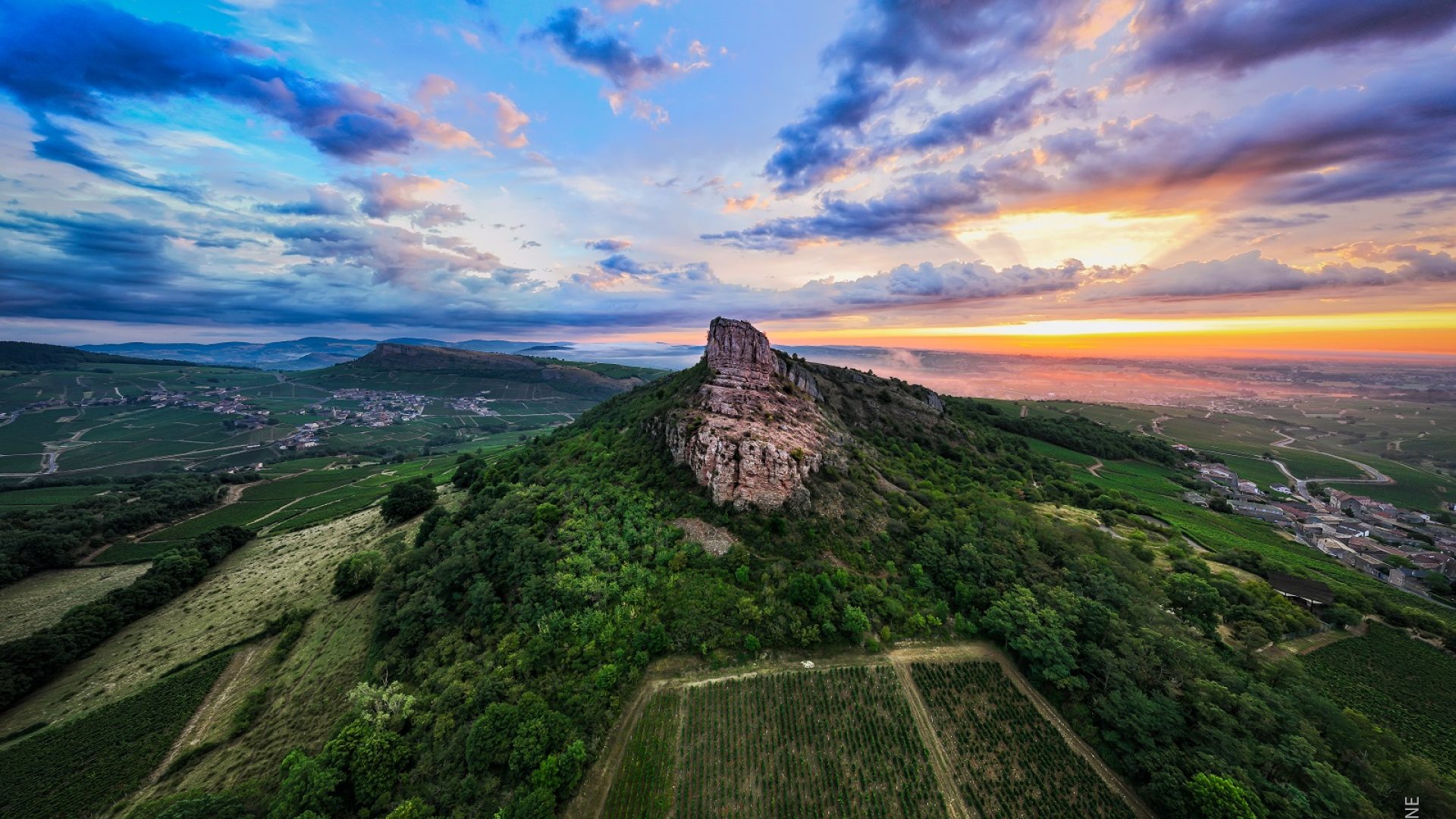 Vue aérienne Solutré Pouilly Vergisson Grand Site de France